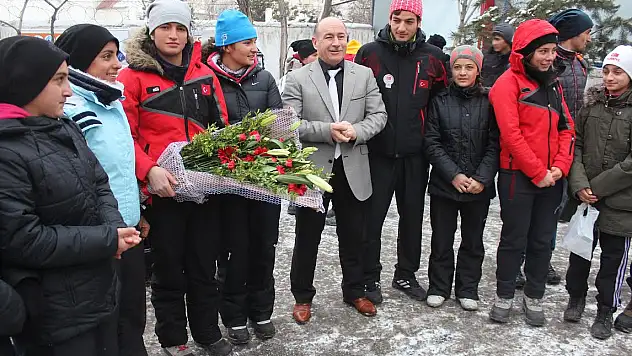 İlk Olimpik Sporcumuz Hamza Dursun Coşku İle Karşılandı