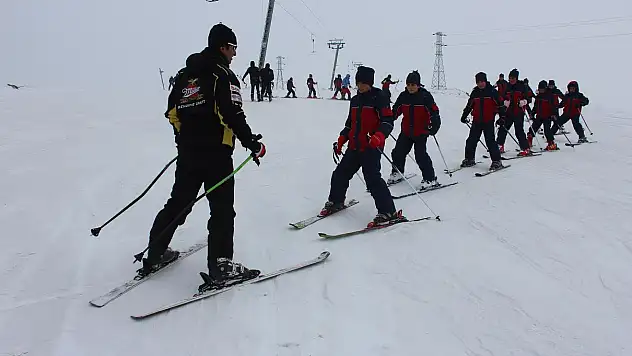 AĞRI'DA KAYAK SPORU HER GEÇEN GÜN GELİŞİYOR