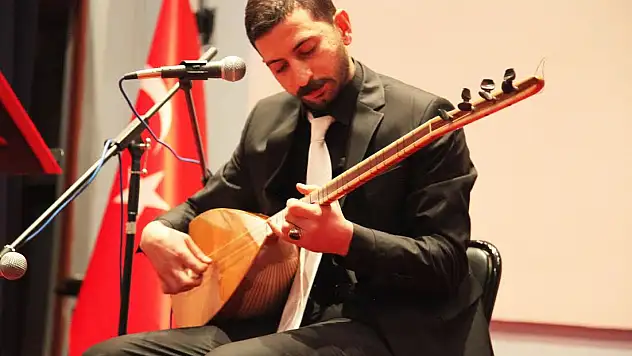 AĞRI İBRAHİM ÇEÇEN ÜNİVERSİTESİNDE MÜZİK DİNLETİSİ