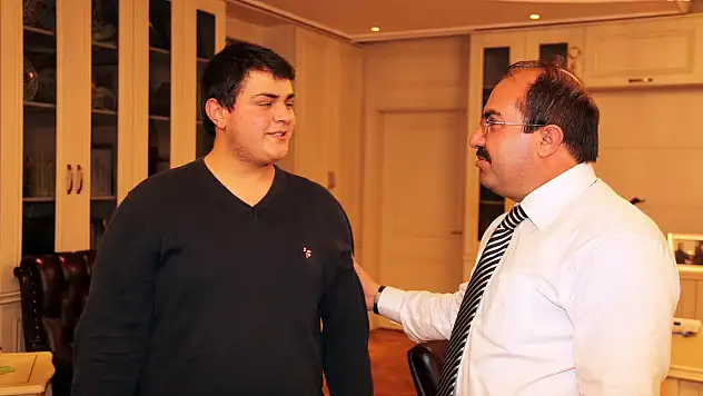 A.İ.Ç.Ü ÖĞRENCİSİNİN ÖRNEK DAVRANIŞI  ALTINLA ÖDÜLLENDİRİLDİ