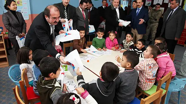 AĞRI İBRAHİM ÇEÇEN ÜNİVERSİTESİ REKTÖRÜNDEN ÖĞRENCİLERE  BURS SÖZÜ