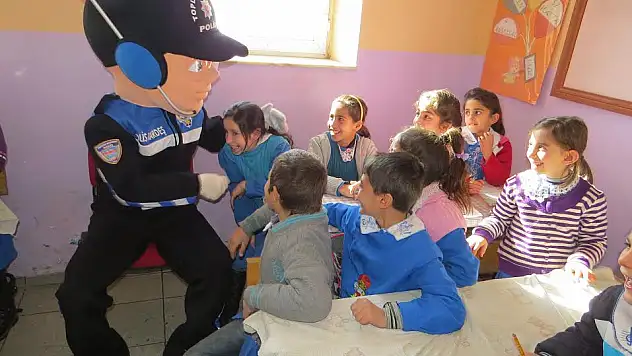 Emniyet Müdürlüğü Çukurçayır Köyü Okuluna Ziyaret