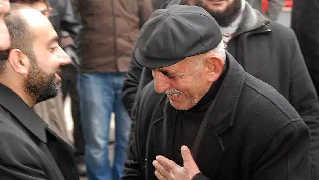 HÜDA PAR Ağrı Belediye Başkan Adayı esnafı ziyaret etti