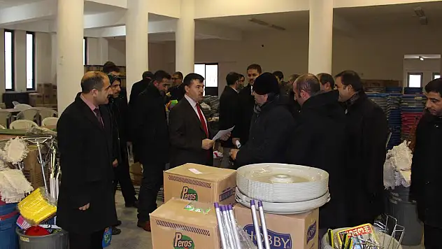OKULLARA TEMİZLİK MALZEMESİ DAĞITILDI