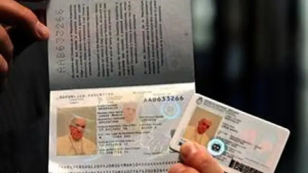 Papa, Arjantin Pasaportunu Tercih Etti