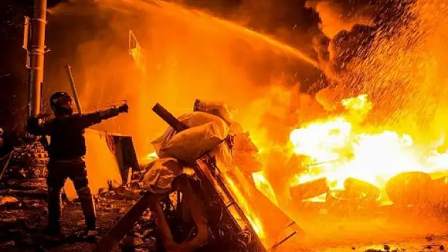 Ukrayna'da Kanlı Gece: 25 Ölü