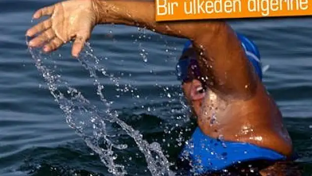 53 Saat Boyunca Yüzdü Ve...