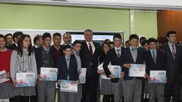 Öğrenci ve Öğretmenlere Tablet Dağıtımı