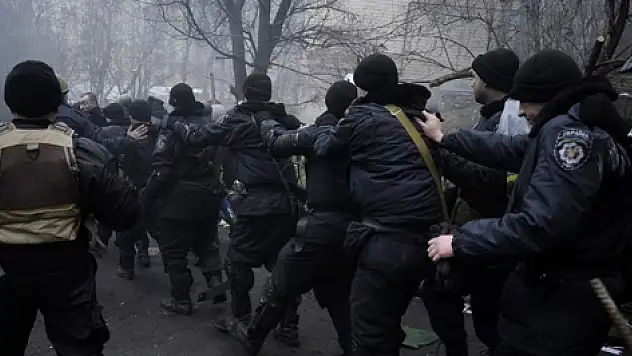 Ukrayna'da Muhalifler 67 Polisi Esir Aldı
