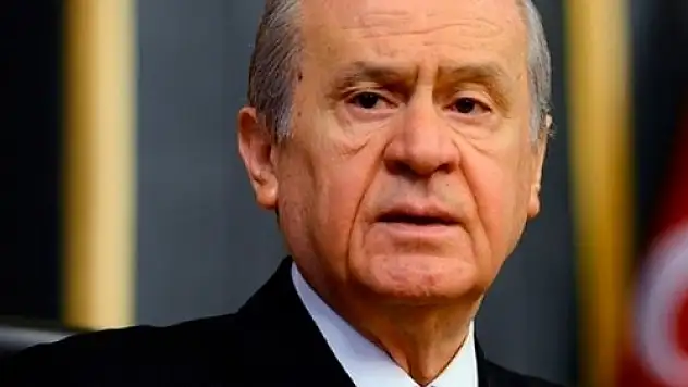 Bahçeli: Başbakan Erdoğan, Yolsuzluk Yangınından Kaçarken Rezaletin İçine Gömülmüştür