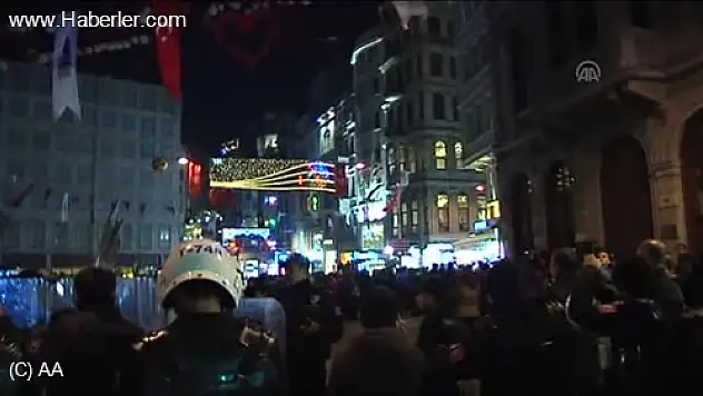 Beyoğlu'nda izinsiz gösteriye polis müdahalesi -