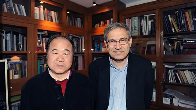 Nobel Ödüllü Mo Yan, Orhan Pamuk'u Ziyaret Etti
