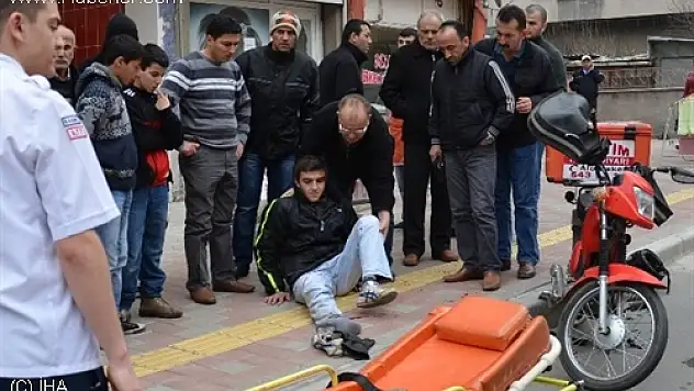 Minibüs ile Motosiklet Çarpıştı: 1 Yaralı