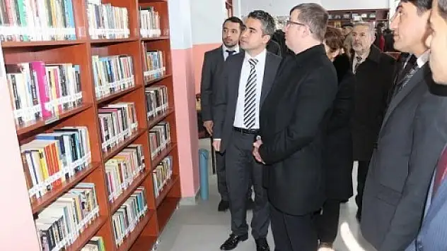 Üniversite Öğrencilerinden Doğubayazıta Kütüphane