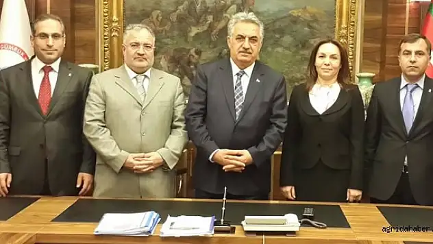 AKP DOĞUBAYAZIT BELEDİYE BAŞKAN ADAYI HİKMET ŞAHİN BAŞBAKAN'I ZİYARET ETTİ