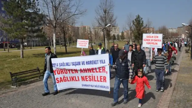Diyarbakır'da Ev Hanımları Sağlık İçin Yürüdü