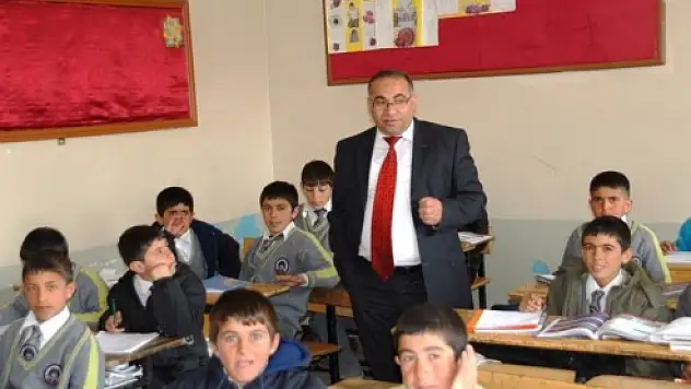 Okuduğu okulun müdürü oldu