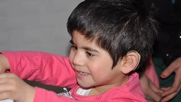 İşitme Engelli Minik Selvi, Annesinin Sesini İlk Kez Duydu