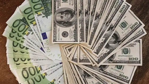 Dolar Günü 2,2299 Tl, Euro 3,0486 TL'den Kapattı