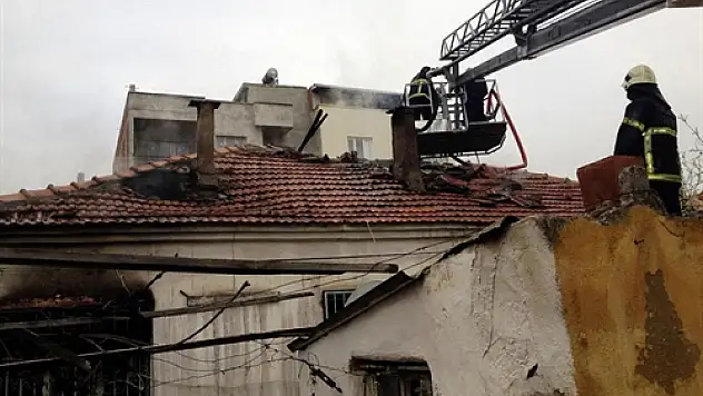 Manisa'da Ev Yangını