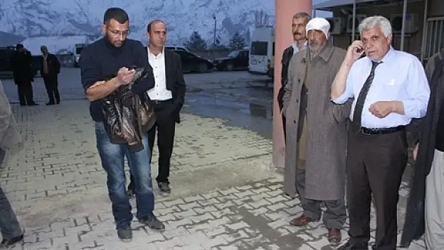 Hakkaride Trafik Kazası: 12 Yaralı