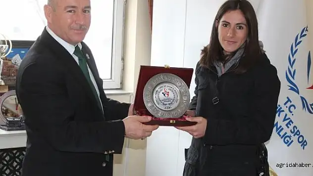 Ağrı GHSİM'den Milli Sporculara Teşekkür Plaketi