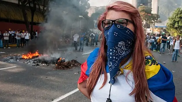 Venezuela'da Yönetim Karşıtı Gösteriler Sürüyor