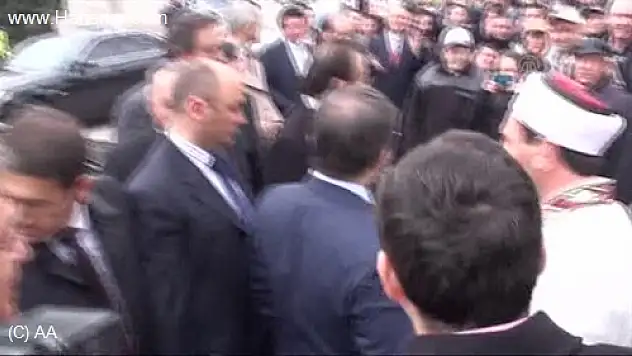 Bakan Davutoğlu, Tombul Camii'yi ziyaret etti -