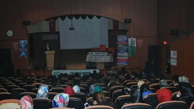 IHYAD'ın Düzenledigi Konferansa Büyük ilgi