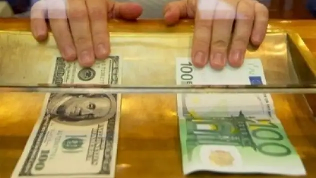 Dolar Günü 2,2063 Tl, Euro 3,0312 TL'den Kapattı