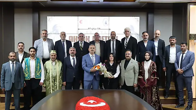 Ağrı'da Ahilik Haftası coşkusu: Vali Önder Bozkurt esnafla bir araya geldi