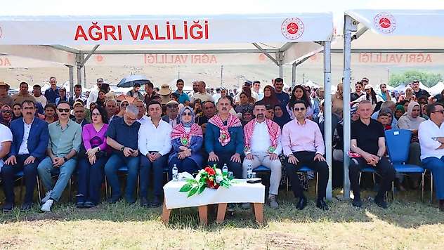 Balık Gölü şenliği'ne binlerce kişi katıldı, Ağrı'da renkli görüntüler