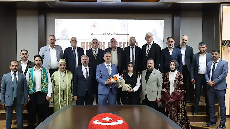 Ağrı'da Ahilik Haftası coşkusu: Vali Önder Bozkurt esnafla bir araya geldi