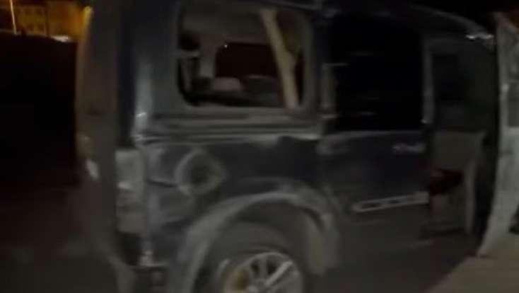 Ağrı’da kontrolden çıkan otomobil evin duvarına çarpıp takla attı