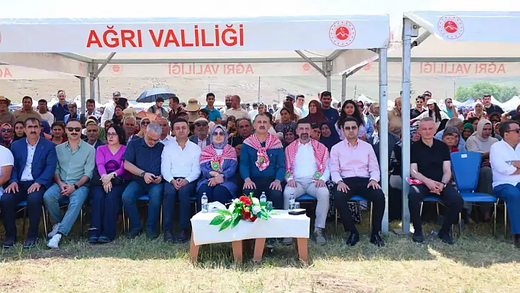 Balık Gölü şenliği'ne binlerce kişi katıldı, Ağrı'da renkli görüntüler