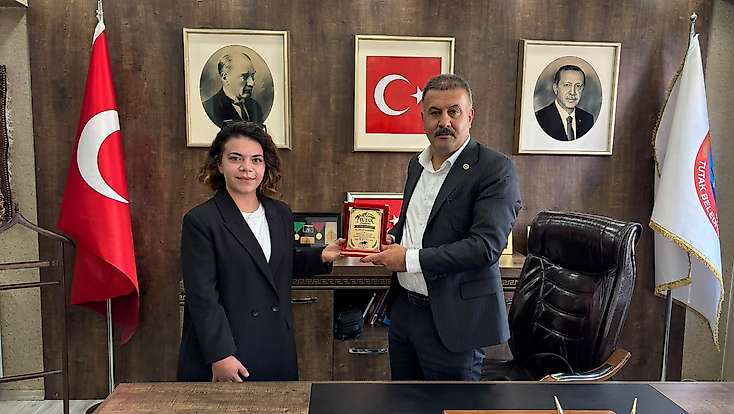 Tutak’ta at yarışlarında dereceye giren jokeylere ödül verildi