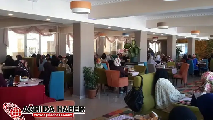 Ağrı İHH Kadın Kollarında Arakan İçin Kahvaltı Organizasyonu
