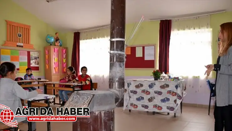 Ağrı'da Köy Okullarındaki Öğretmenler öğrencileri için fedakarca çalışıyor