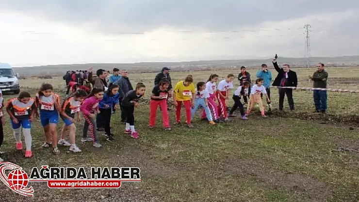 Ağrı'da okul sporları kros müsabakaları