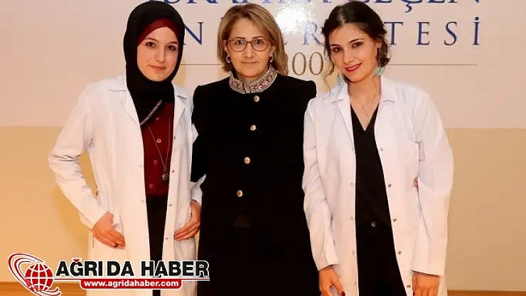 Ağrı İbrahim Çeçen Üniversitesi Eczacılık Fakültesi Öğrencileri Beyaz Önlüklerini Giydi