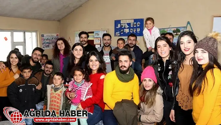 A.İ.Ç.Ü. BESYO Öğrencilerinden Köy Okuluna Ziyaret