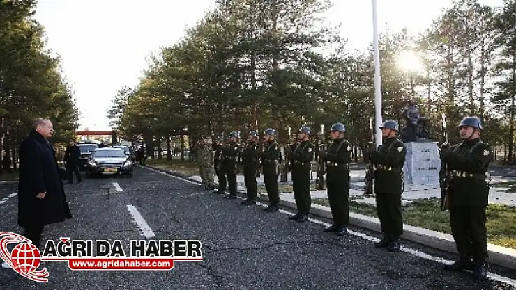 Cumhurbaşkanı Recep Tayyip Erdoğan'dan Tugay Komutanlığına Ziyaret