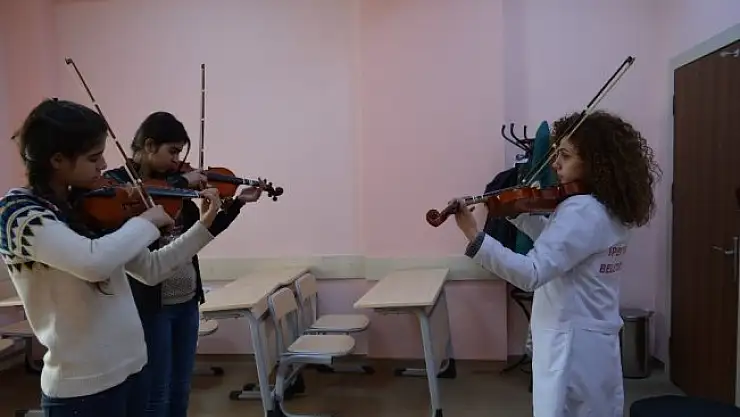Berivan Kültür-Sanat Merkezi notalarla, tuvallerle, boyalarla şenleniyor