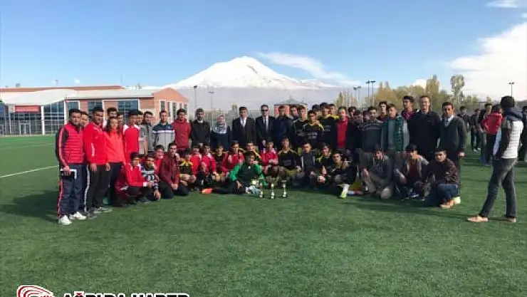 Doğubayazıt'ta Okul Sporları Müsabakaları Sona Erdi