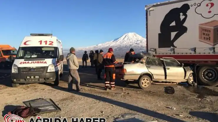 Doğubayazıt'ta Otomobil TIR'a Çarptı: 1 Ölü!
