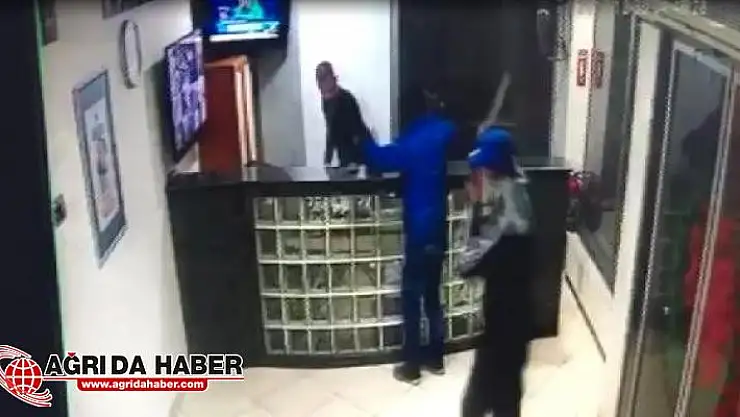 İstanbul'da Bir Tıp Merkezinde Silahlı Palalı Gasp