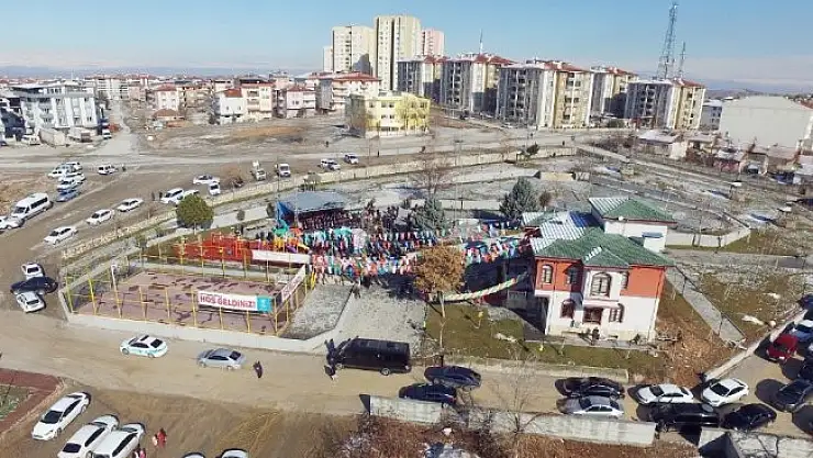Şehitlerin adını taşıyan gençlik merkezi ve parkın açılışını Bakan Tüfenkci yaptı