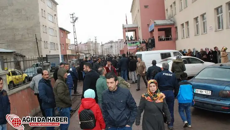 Ağrı'da Düzenlenen Siyer Sınavı'na Yoğun İlgi