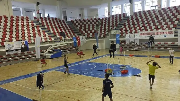 Ağrı'da Analig Badminton grup müsabakaları sona erdi