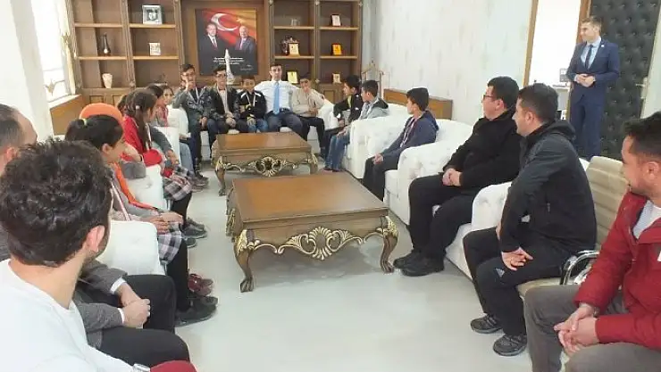 Atletizm Bölge Şampiyonları Kaymakam Kırlı'yı ziyaret etti